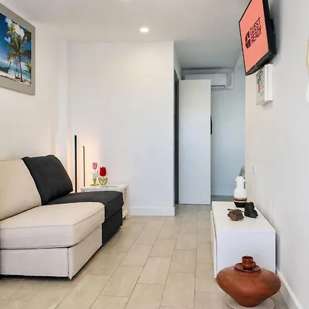Guestready - Beachfront Apartment Marina Views